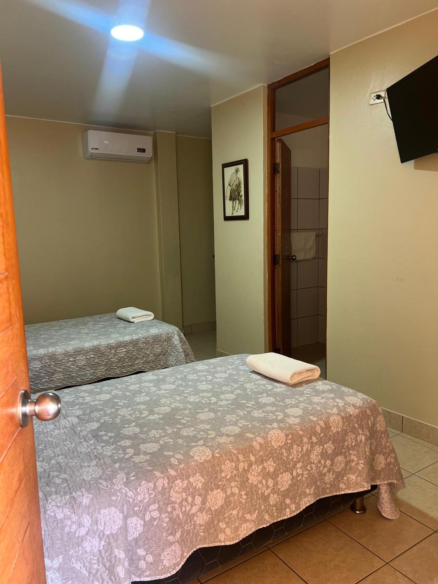Hotel El Huacachinero Ica Bagian luar foto
